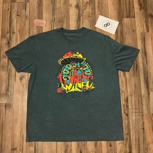 WAVEE Hippie Mushroom Graphic Tee Adult size XXL